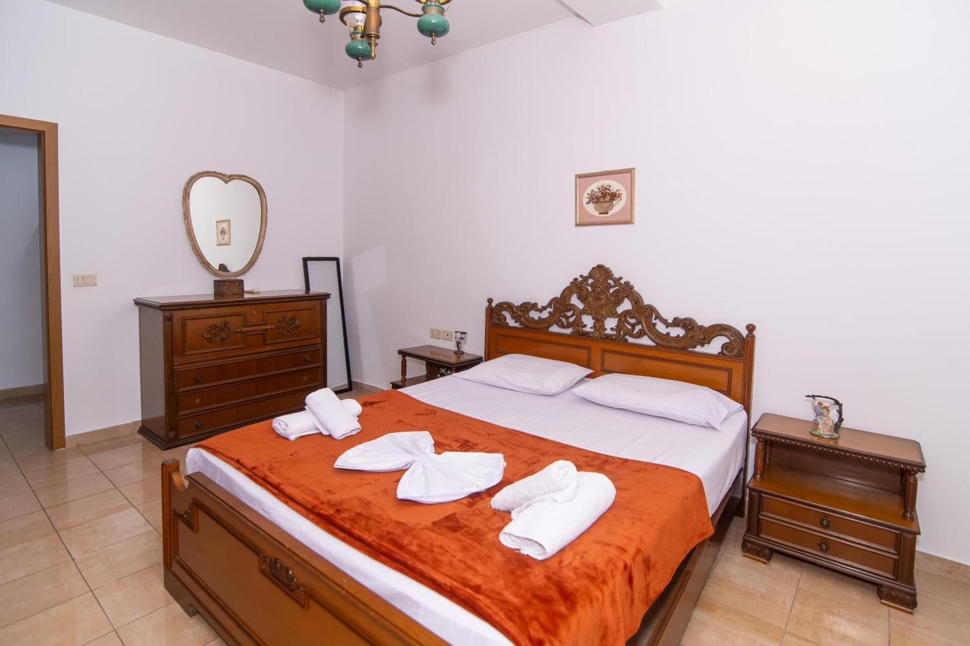 Vintage Blloku Apartment Tirana Eksteriør billede