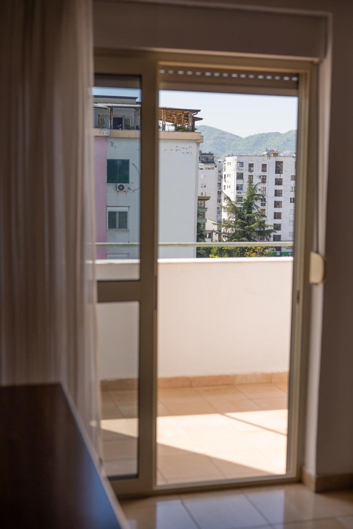 Vintage Blloku Apartment Tirana Eksteriør billede